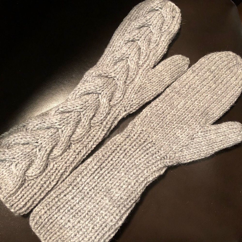 Bella Swan twilight mittens